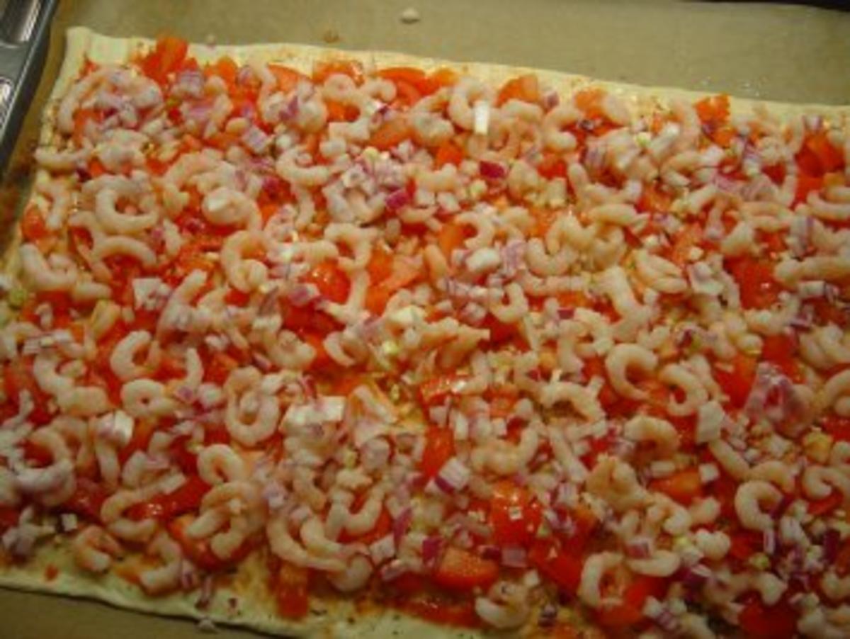 Pizza mit Eismeer-Garnelen und Schafskäse - Rezept - Bild Nr. 5