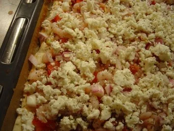 Rezept: Pizza mit Eismeer-Garnelen und Schafskäse Bild Nr. 6 Pizza mit Eismeer-Garnelen und Schafskäse - Rezept - Bild Nr. 6