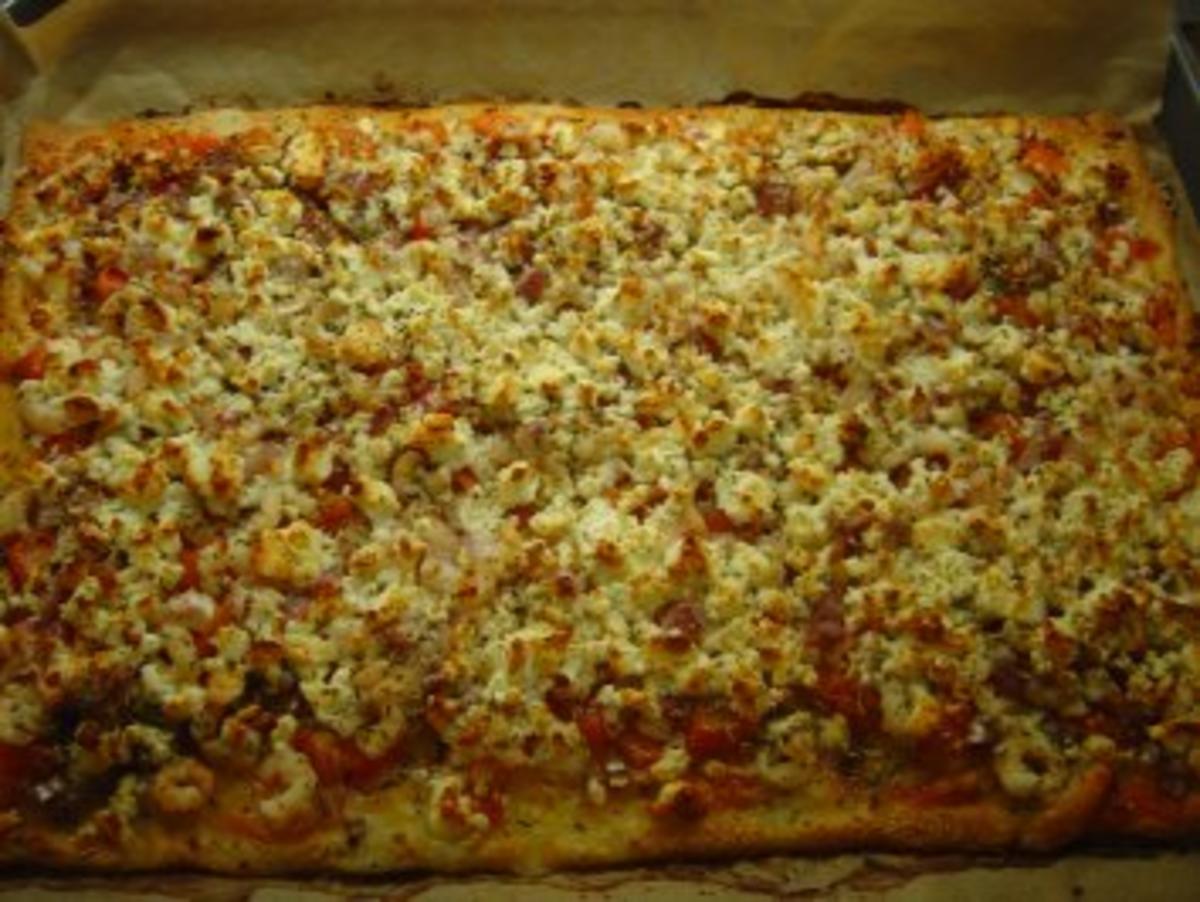 Pizza mit Eismeer-Garnelen und Schafskäse - Rezept - Bild Nr. 7