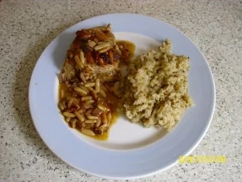 Rezept: Hähnchen mit Pinienkernen-Weißweinsauce Hähnchen mit Pinienkernen-Weißweinsauce - Rezept