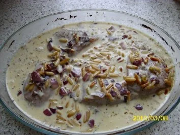 Rezept: Hähnchen mit Pinienkernen-Weißweinsauce Bild Nr. 2 Hähnchen mit Pinienkernen-Weißweinsauce - Rezept - Bild Nr. 2