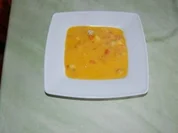 Karotten-Apfel-Süppchen mit Haselnussklößchen und Chillifäden - Rezept