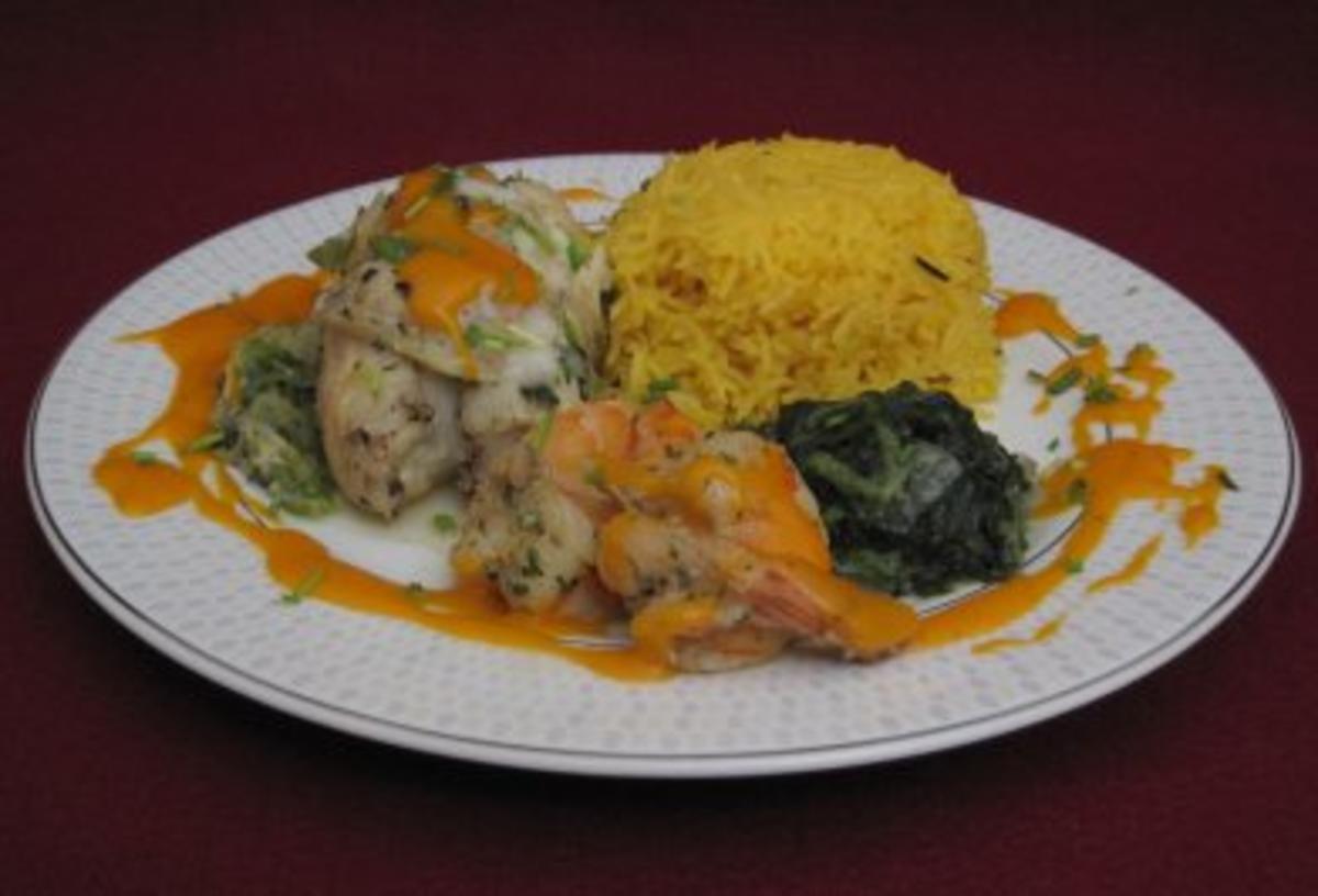 Schollenfiletröllchen an Hummersoße mit Spinat und Safranreis - Rezept ...
