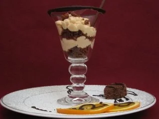 Rezept: Duftende Orangencreme mit Küchlein Duftende Orangencreme mit Küchlein - Rezept