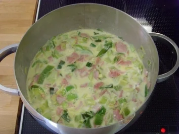 Rezept: Schinken/Lauchsuppe mit Scharfskäse Schinken/Lauchsuppe mit Scharfskäse - Rezept