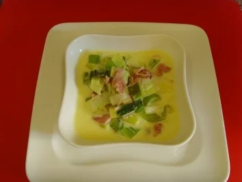 Rezept: Schinken/Lauchsuppe mit Scharfskäse Schinken/Lauchsuppe mit Scharfskäse - Rezept