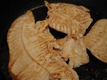 Rezept: Putenbrustfilet, Aubergine, Porree und Champignons, mit Käse überbacken Bild Nr. 4 Putenbrustfilet, Aubergine, Porree und Champignons, mit Käse überbacken - Rezept - Bild Nr. 4