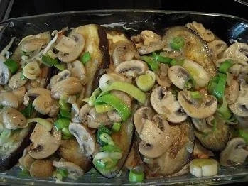 Rezept: Putenbrustfilet, Aubergine, Porree und Champignons, mit Käse überbacken Bild Nr. 8 Putenbrustfilet, Aubergine, Porree und Champignons, mit Käse überbacken - Rezept - Bild Nr. 8