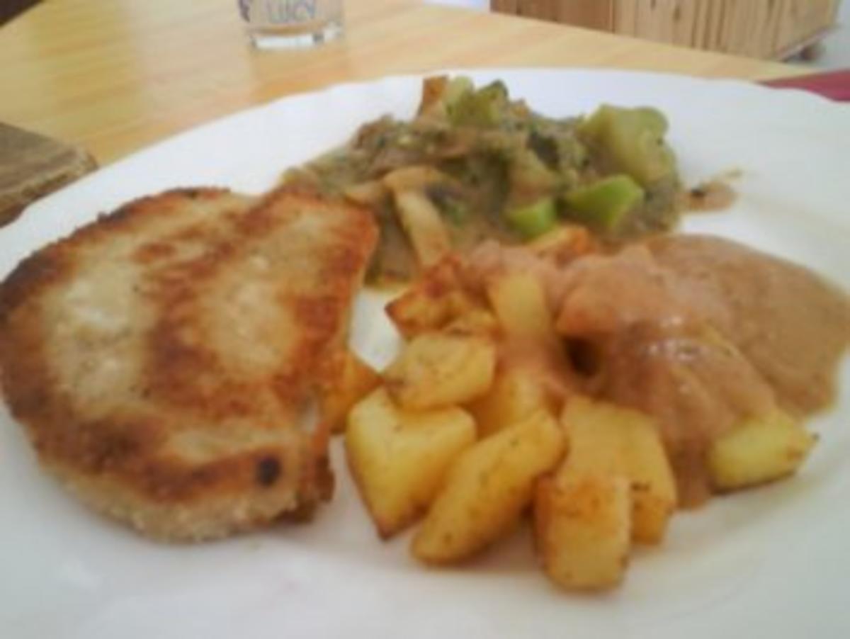 Schnitzel mit Kartoffelwürfeln, Currygemüse und lecker Sauce Rezept