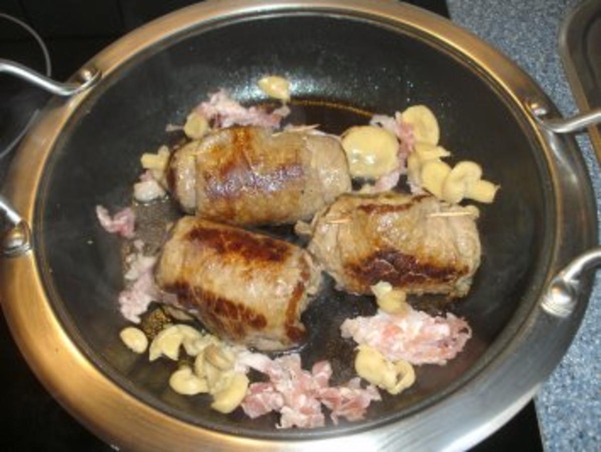 Rouladen mit Speck und Champignons - Rezept - Bild Nr. 3