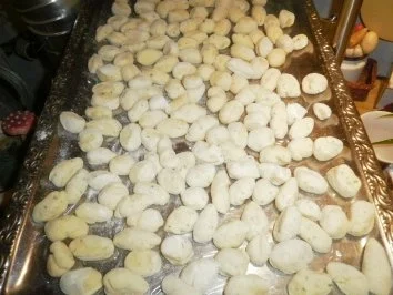 Rezept: Handgemachte Kräutergnocchi mit Tomaten und Parmesan Bild Nr. 10 Handgemachte Kräutergnocchi mit Tomaten und Parmesan - Rezept - Bild Nr. 10