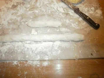 Rezept: Handgemachte Kräutergnocchi mit Tomaten und Parmesan Bild Nr. 8 Handgemachte Kräutergnocchi mit Tomaten und Parmesan - Rezept - Bild Nr. 8