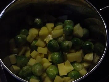 Rezept: Cremiger Rosenkohltopf Cremiger Rosenkohltopf - Rezept