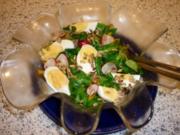 Feldsalat mit Eiern , Paprikastreifen und Radischen - Rezept