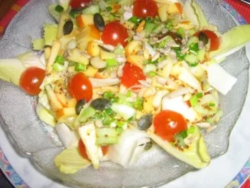 Rezept: Chicoreesalat mit Apfelstiften und Tomätchen und einer Mandarinen-Senf-Vingrette Bild Nr. 7 Chicoreesalat mit Apfelstiften und Tomätchen und einer Mandarinen-Senf-Vingrette - Rezept - Bild Nr. 7