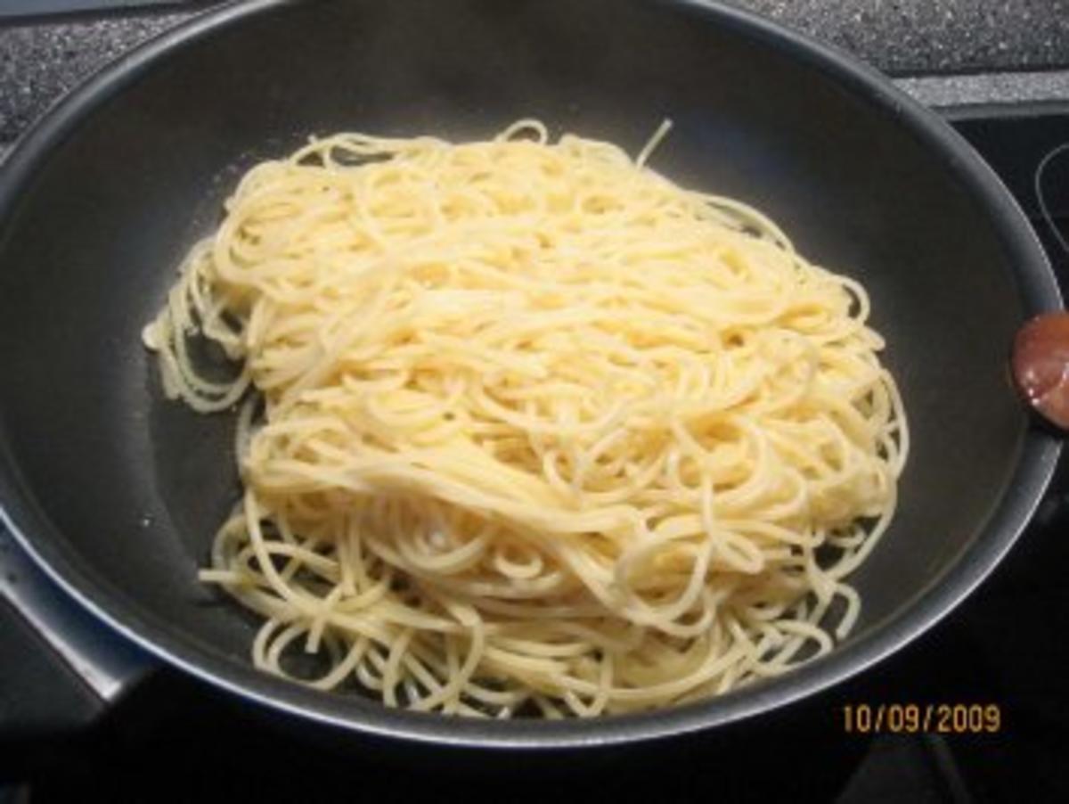 Spaghetti mit Knoblauch, ÖL und Garnelen - Spaghetti aglio e olio + Garnelen - Rezept - Bild Nr. 7