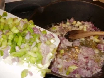 Suppe- Spargel Creme Suppe mit Shrimp und geraeucherte Wurst   -   Gut wenn es draussen kuehl ist - Rezept - Bild Nr. 3