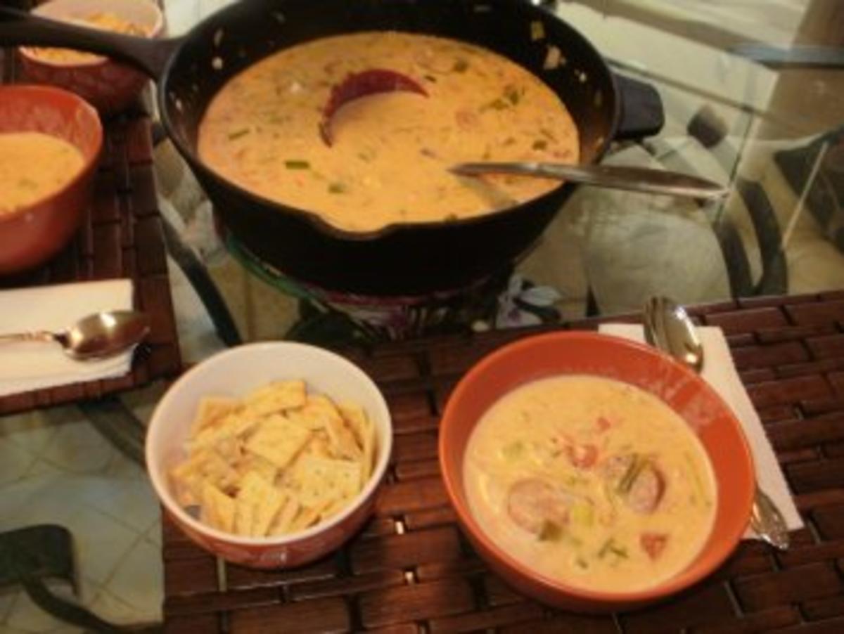 Bilder für Suppe- Spargel Creme Suppe mit Shrimp und geraeucherte Wurst - Gut wenn es draussen kuehl ist - Rezept