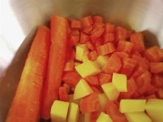 Rezept: Möhrensuppe mit Kokos & Ingwer Bild Nr. 3 Möhrensuppe mit Kokos & Ingwer - Rezept - Bild Nr. 3