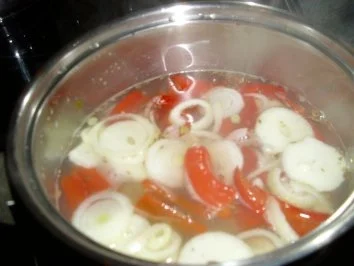 Rezept: Chillischarfe Coktailtomaten Süß-Sauer mit Knoblauch Bild Nr. 3 Chillischarfe Coktailtomaten Süß-Sauer mit Knoblauch - Rezept - Bild Nr. 3