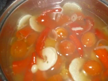 Rezept: Chillischarfe Coktailtomaten Süß-Sauer mit Knoblauch Bild Nr. 4 Chillischarfe Coktailtomaten Süß-Sauer mit Knoblauch - Rezept - Bild Nr. 4