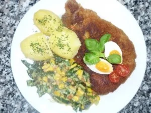 Rezept: Nackenkotelett mit Mangoldgemüse an Curry-Calvadosrahm Nackenkotelett mit Mangoldgemüse an Curry-Calvadosrahm - Rezept