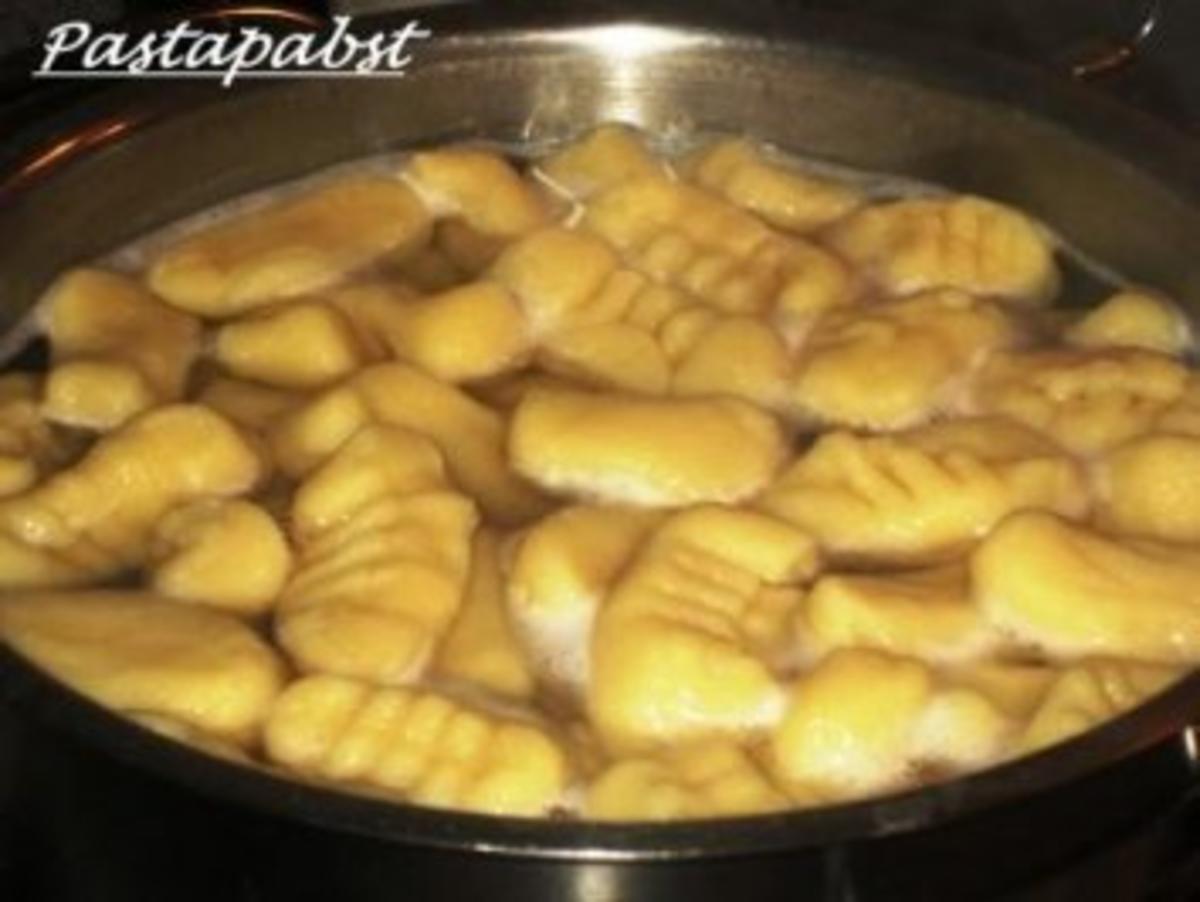 Gnocchis mit Orangen-Pekanuss-Sauce - Rezept - Bild Nr. 2
