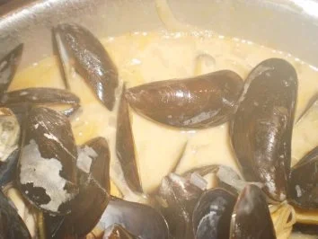 Rezept: Muscheltopf nach mediterraner Art Bild Nr. 2 Muscheltopf nach mediterraner Art - Rezept - Bild Nr. 2