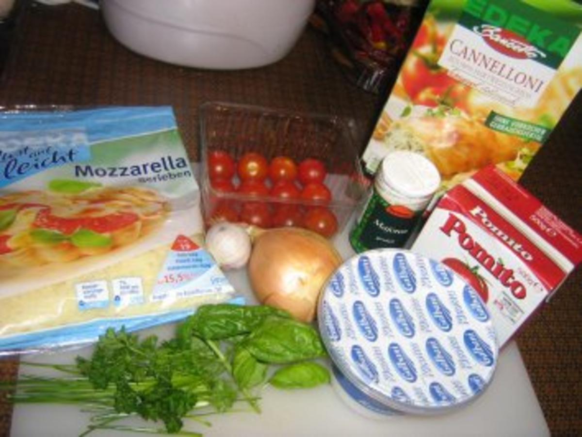 Cannelloni gefüllt mit Chamignon-Kräuter- Ricotta in Tomatensoße - Rezept - Bild Nr. 2