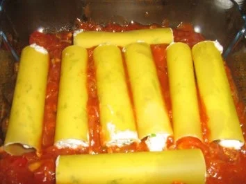 Cannelloni gefüllt mit Chamignon-Kräuter- Ricotta in Tomatensoße - Rezept - Bild Nr. 5