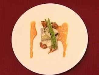 Steinbutt mit Olivengnocchi, Krustentier-Vinaigrette und Spargel (Guido Kellermann) - Rezept