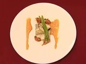 Steinbutt mit Olivengnocchi, Krustentier-Vinaigrette und Spargel (Guido Kellermann) - Rezept