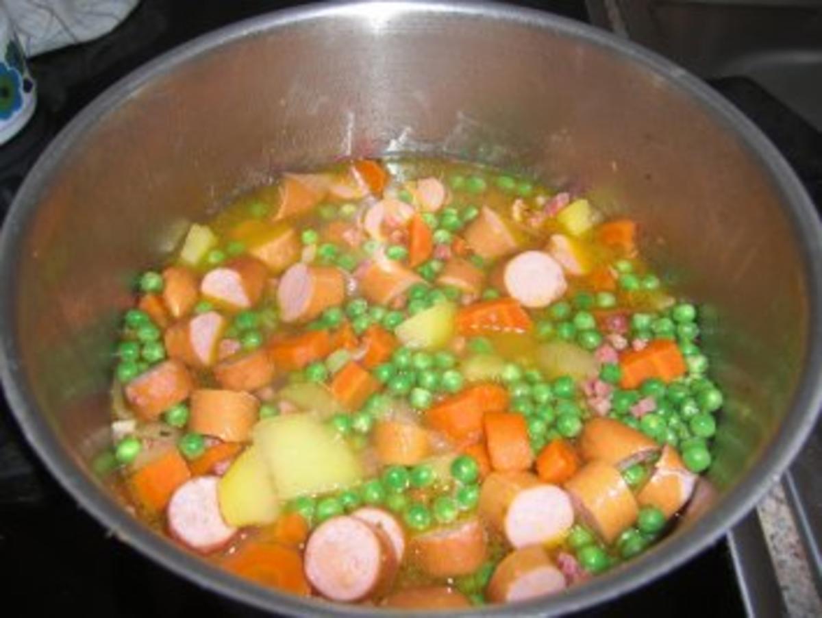 Gemüsesuppe mit Würstchen - Rezept