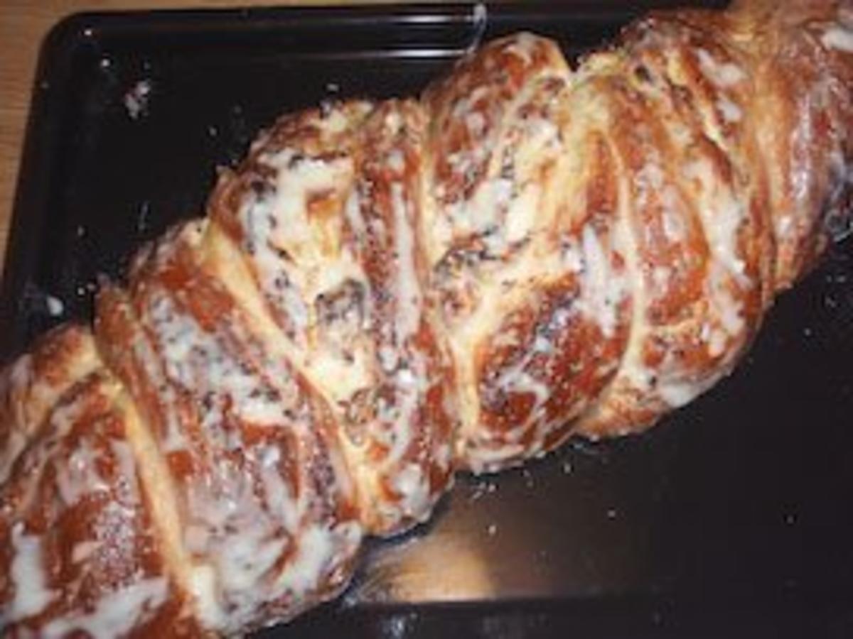 Zopf und Co: Hefezopf mit fruchtiger Füllung - einfach - von caramaus