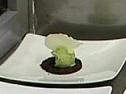 Basilikumeis mit hauchdünnem Parmesan - Rezept