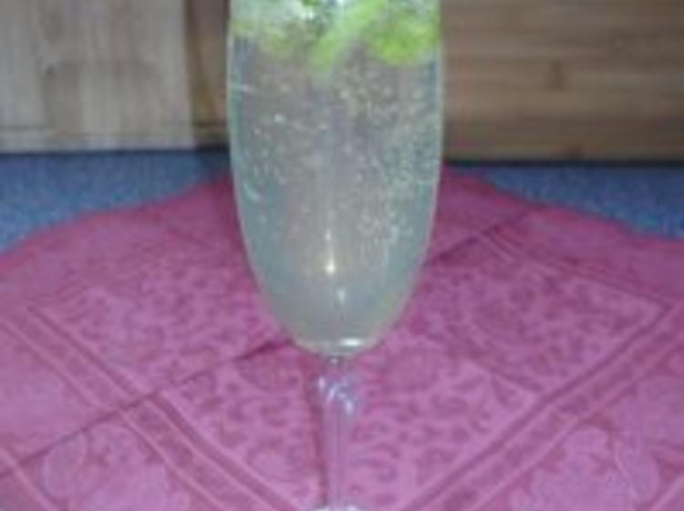 Zitronen Sekt Cocktail - einfach - von Backfee1961