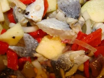Fisch : -Pikanter Bismarkheringssalat- - Rezept - Bild Nr. 2