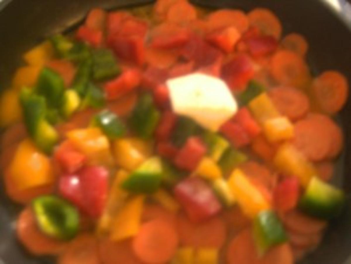 Hähnchenbrust gebraten in Salbeibutter  Rahm-Gemüse und gedünsteten Zwiebeln - Rezept - Bild Nr. 3