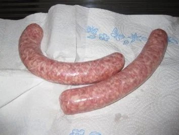 Rezept: Herzhaft umhüllte Bratwurst im Blätterteig Bild Nr. 2 Herzhaft umhüllte Bratwurst im Blätterteig - Rezept - Bild Nr. 2