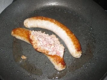 Rezept: Herzhaft umhüllte Bratwurst im Blätterteig Bild Nr. 3 Herzhaft umhüllte Bratwurst im Blätterteig - Rezept - Bild Nr. 3