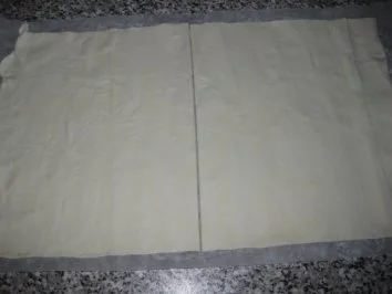 Rezept: Herzhaft umhüllte Bratwurst im Blätterteig Bild Nr. 5 Herzhaft umhüllte Bratwurst im Blätterteig - Rezept - Bild Nr. 5