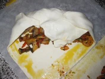 Rezept: Herzhaft umhüllte Bratwurst im Blätterteig Bild Nr. 8 Herzhaft umhüllte Bratwurst im Blätterteig - Rezept - Bild Nr. 8