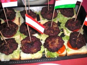 Rezept: Falsche Steaks auf Toast Falsche Steaks auf Toast - Rezept