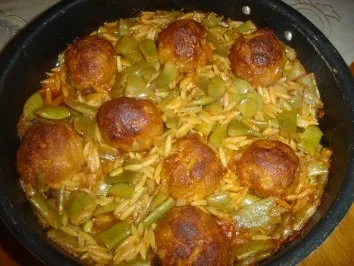 HACKBAELLCHEN MIT BOHNEN UND REISNUDELN IM OFEN - Rezept - Bild Nr. 2