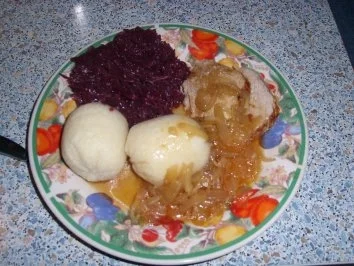 Rezept: Zwiebelbraten mit Rotkohl und Knödel Bild Nr. 3 Zwiebelbraten mit Rotkohl und Knödel - Rezept - Bild Nr. 3