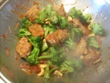 Filet-Broccoli-Wokpfanne mit Cashewkernen in Chili-Sesamsoße - Rezept - Bild Nr. 4