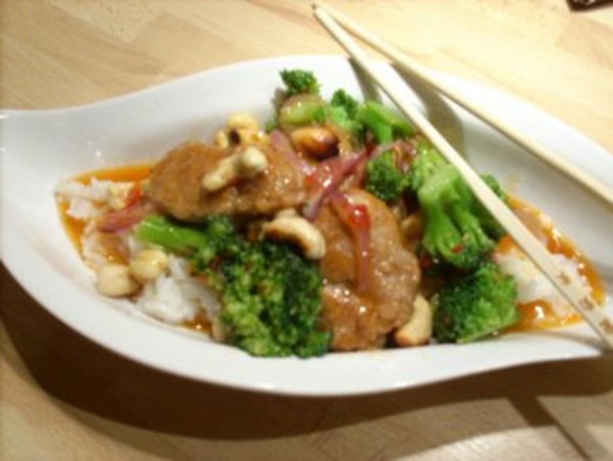 Bilder für Filet-Broccoli-Wokpfanne mit Cashewkernen in Chili-Sesamsoße - Rezept