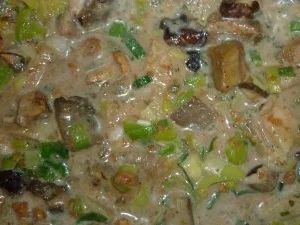 Schwarze Tonnarelli al nero mit Waldpilz- Metaxa -Sauce und Schweinefilet - Rezept - Bild Nr. 2