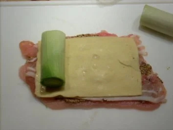 Rezept: Putenröllchen gefüllt, in Basilikum-Weißweinsauce Bild Nr. 5 Putenröllchen gefüllt, in Basilikum-Weißweinsauce - Rezept - Bild Nr. 5