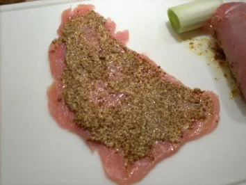 Rezept: Putenröllchen gefüllt, in Basilikum-Weißweinsauce Bild Nr. 3 Putenröllchen gefüllt, in Basilikum-Weißweinsauce - Rezept - Bild Nr. 3